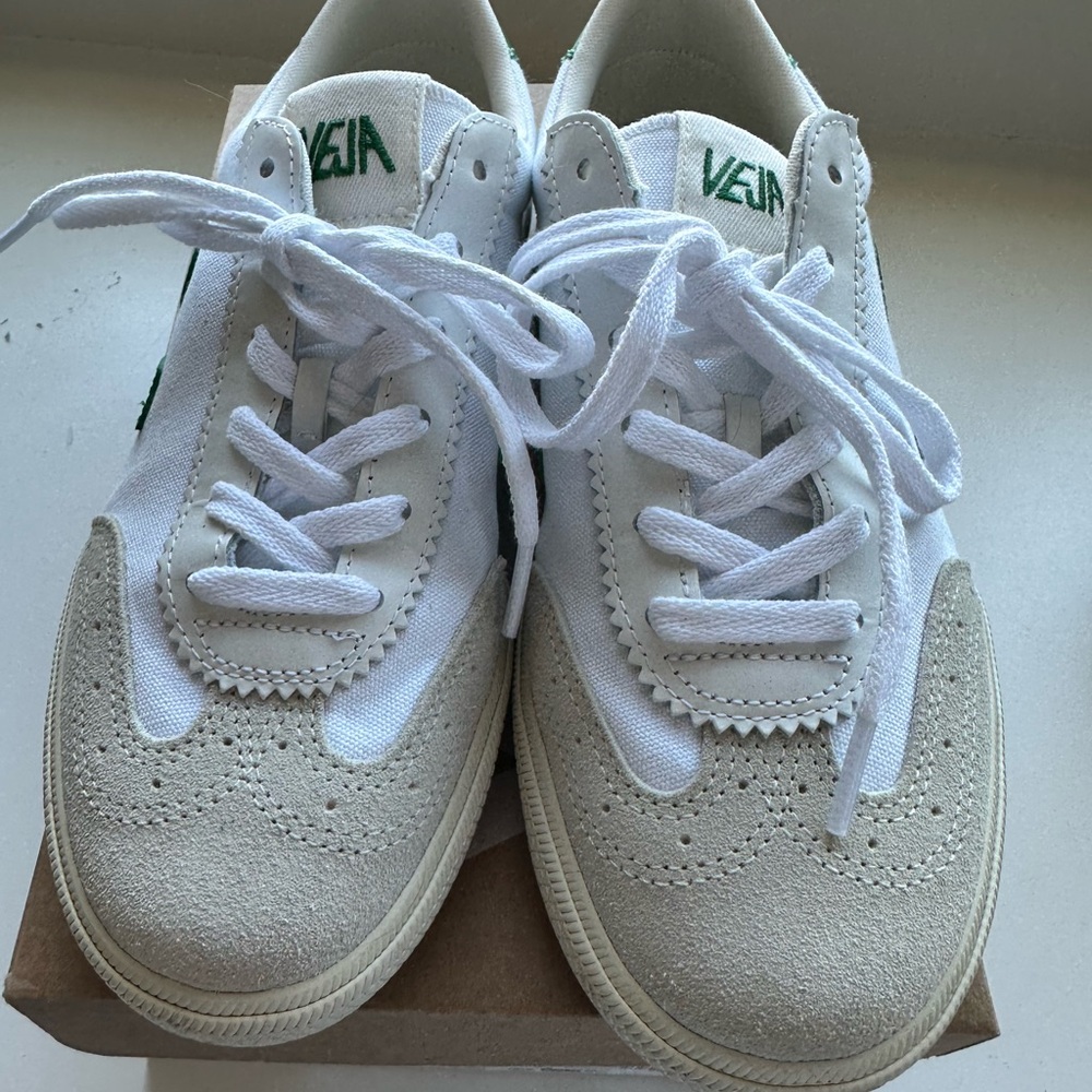 Veja White and Green Women's Sneakers - Picture 14 of 14